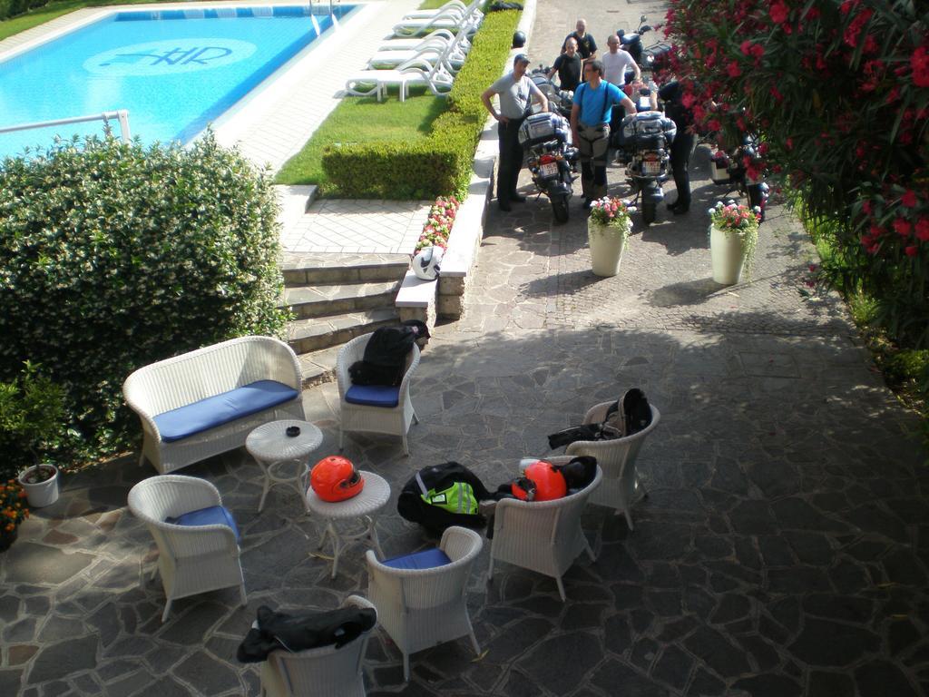 Bike Hotel Villa Maria Torbole Sul Garda Esterno foto