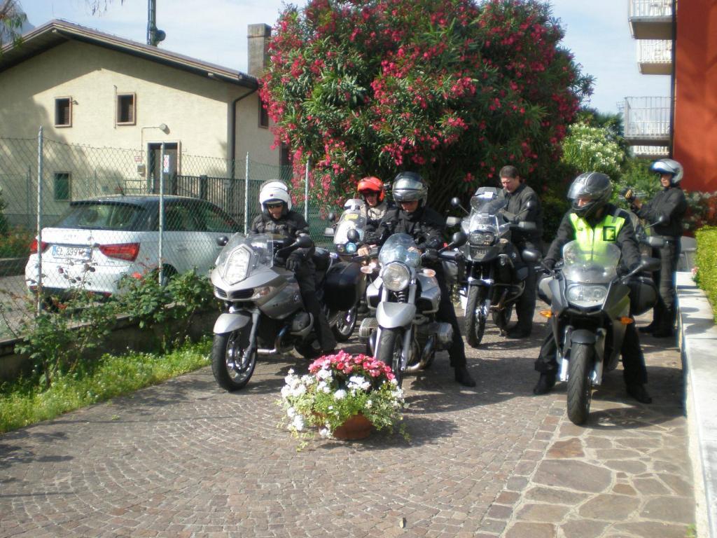 Bike Hotel Villa Maria Torbole Sul Garda Esterno foto