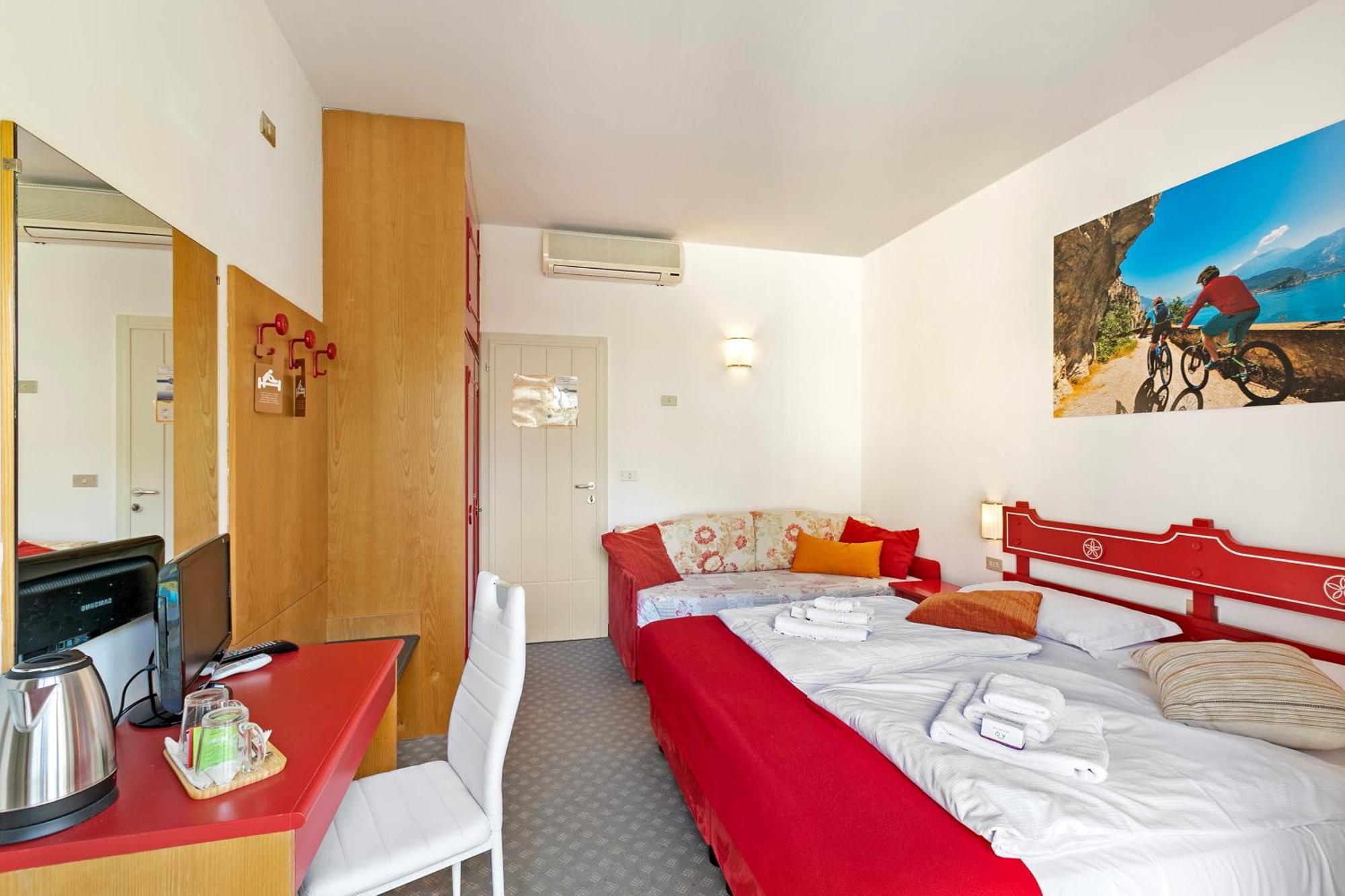 Bike Hotel Villa Maria Torbole Sul Garda Esterno foto