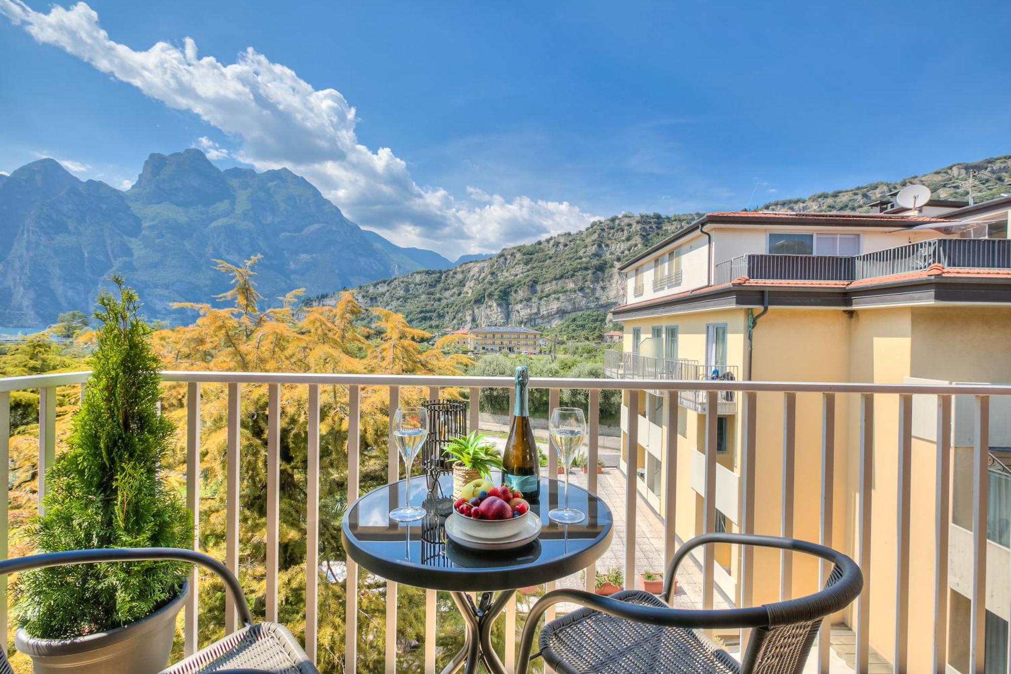 Bike Hotel Villa Maria Torbole Sul Garda Esterno foto