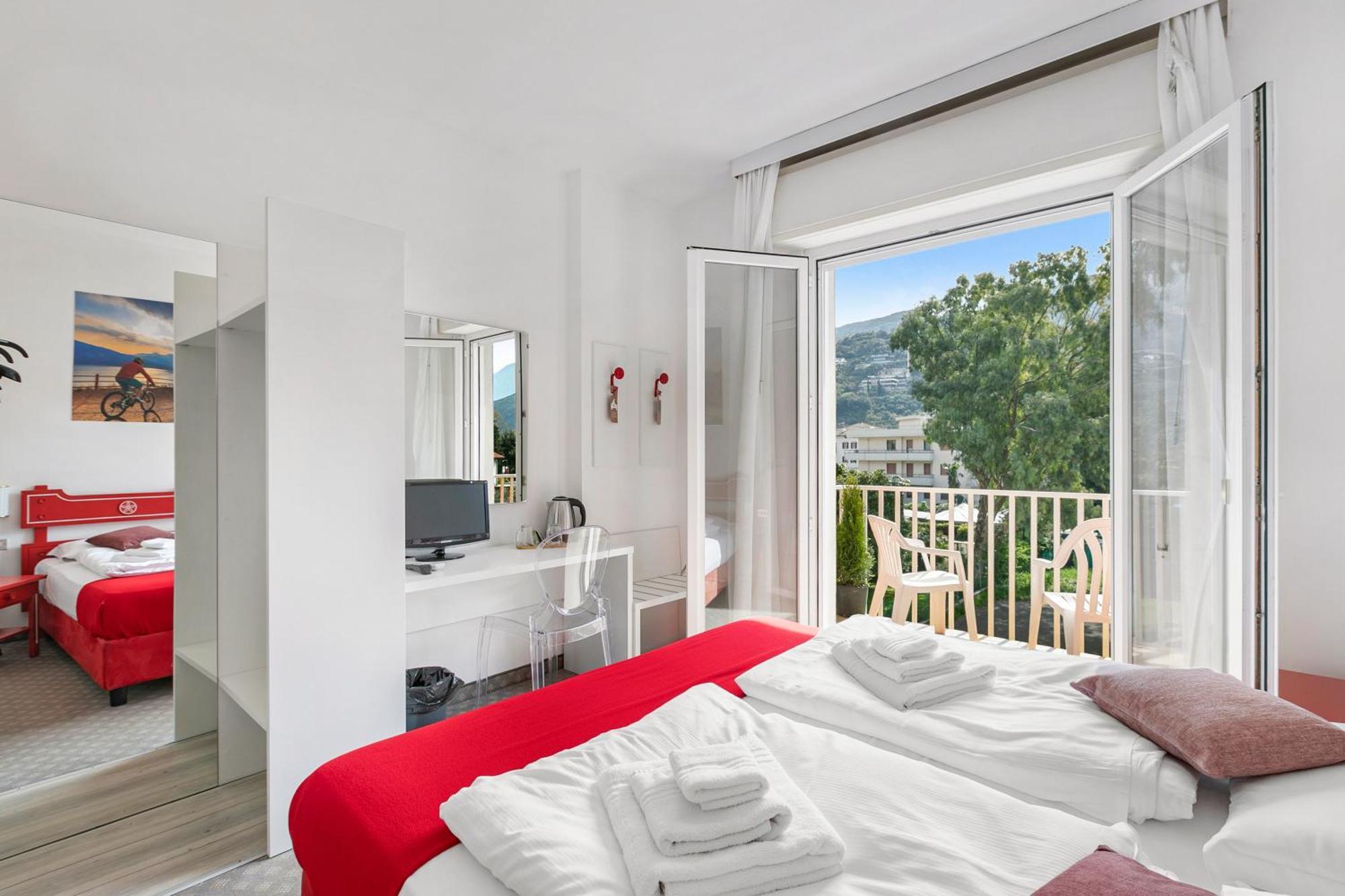 Bike Hotel Villa Maria Torbole Sul Garda Esterno foto