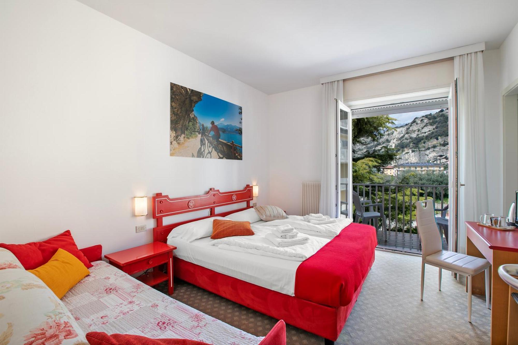 Bike Hotel Villa Maria Torbole Sul Garda Esterno foto