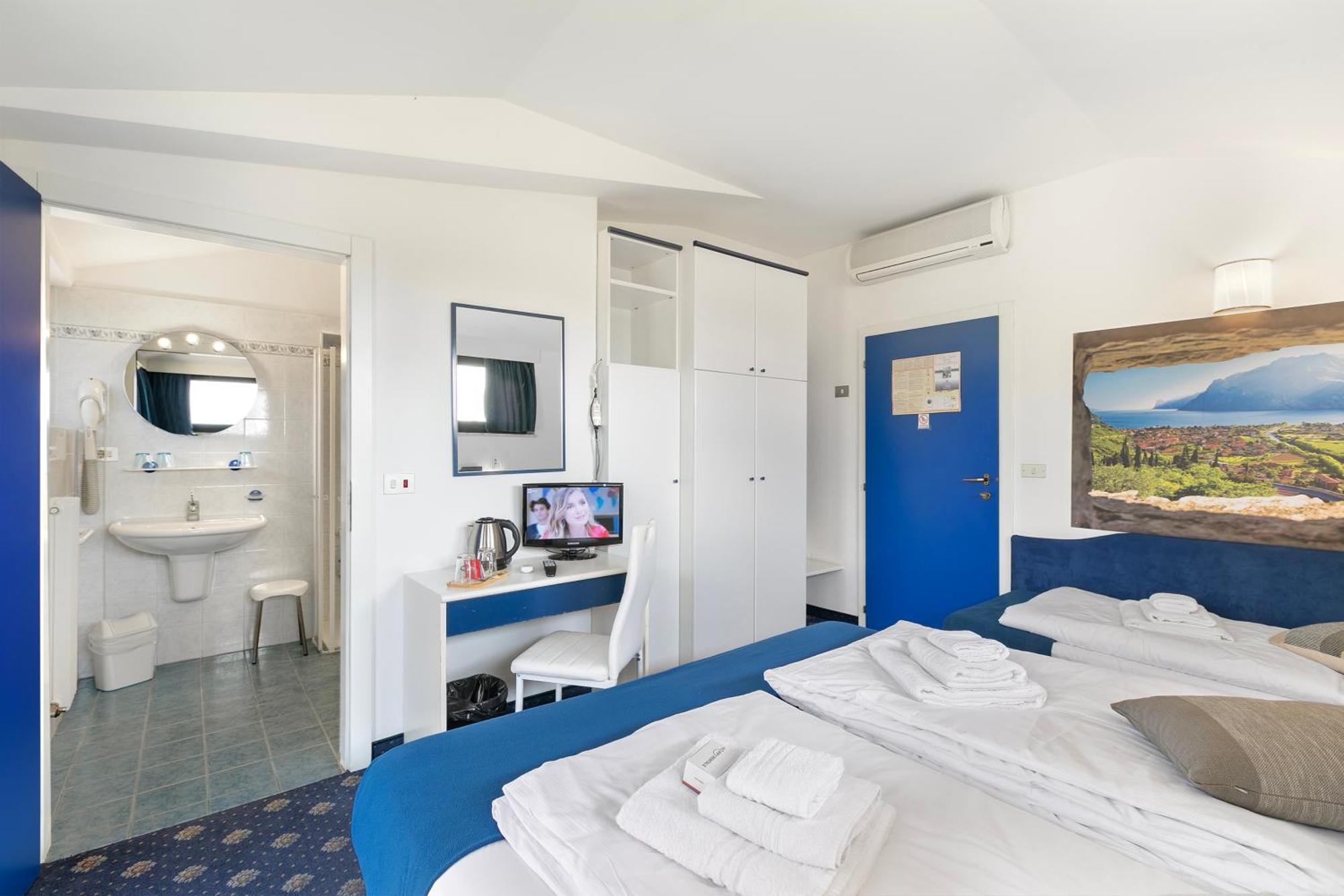 Bike Hotel Villa Maria Torbole Sul Garda Esterno foto