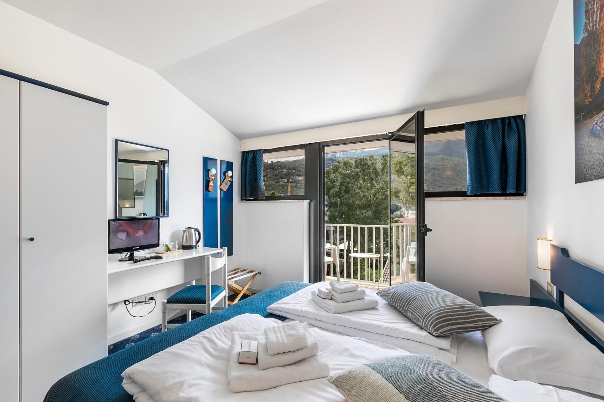 Bike Hotel Villa Maria Torbole Sul Garda Esterno foto