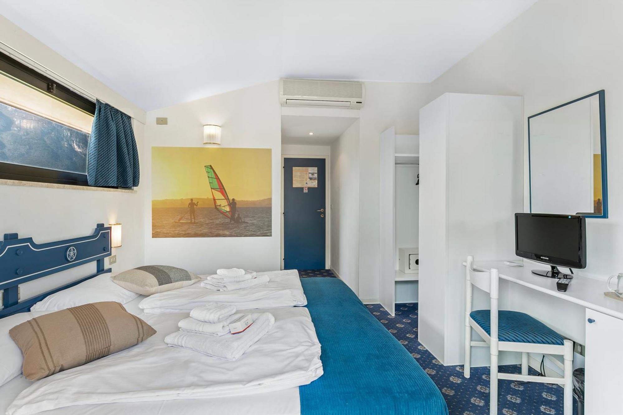Bike Hotel Villa Maria Torbole Sul Garda Esterno foto