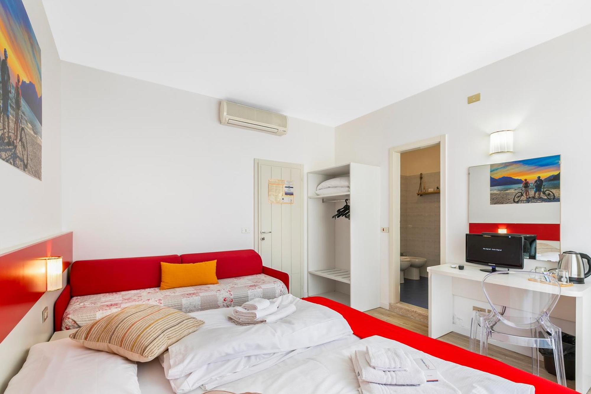 Bike Hotel Villa Maria Torbole Sul Garda Esterno foto