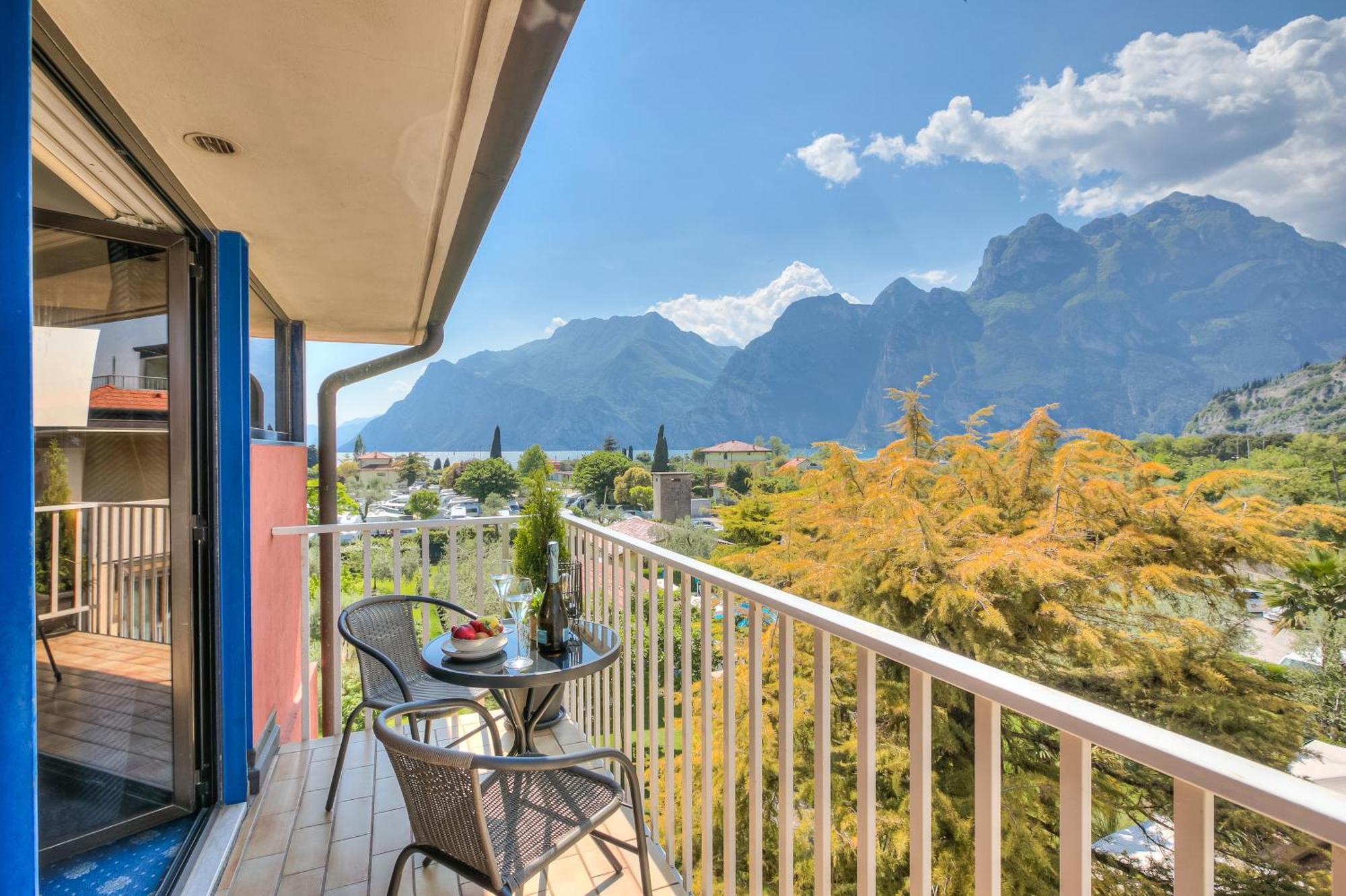Bike Hotel Villa Maria Torbole Sul Garda Esterno foto