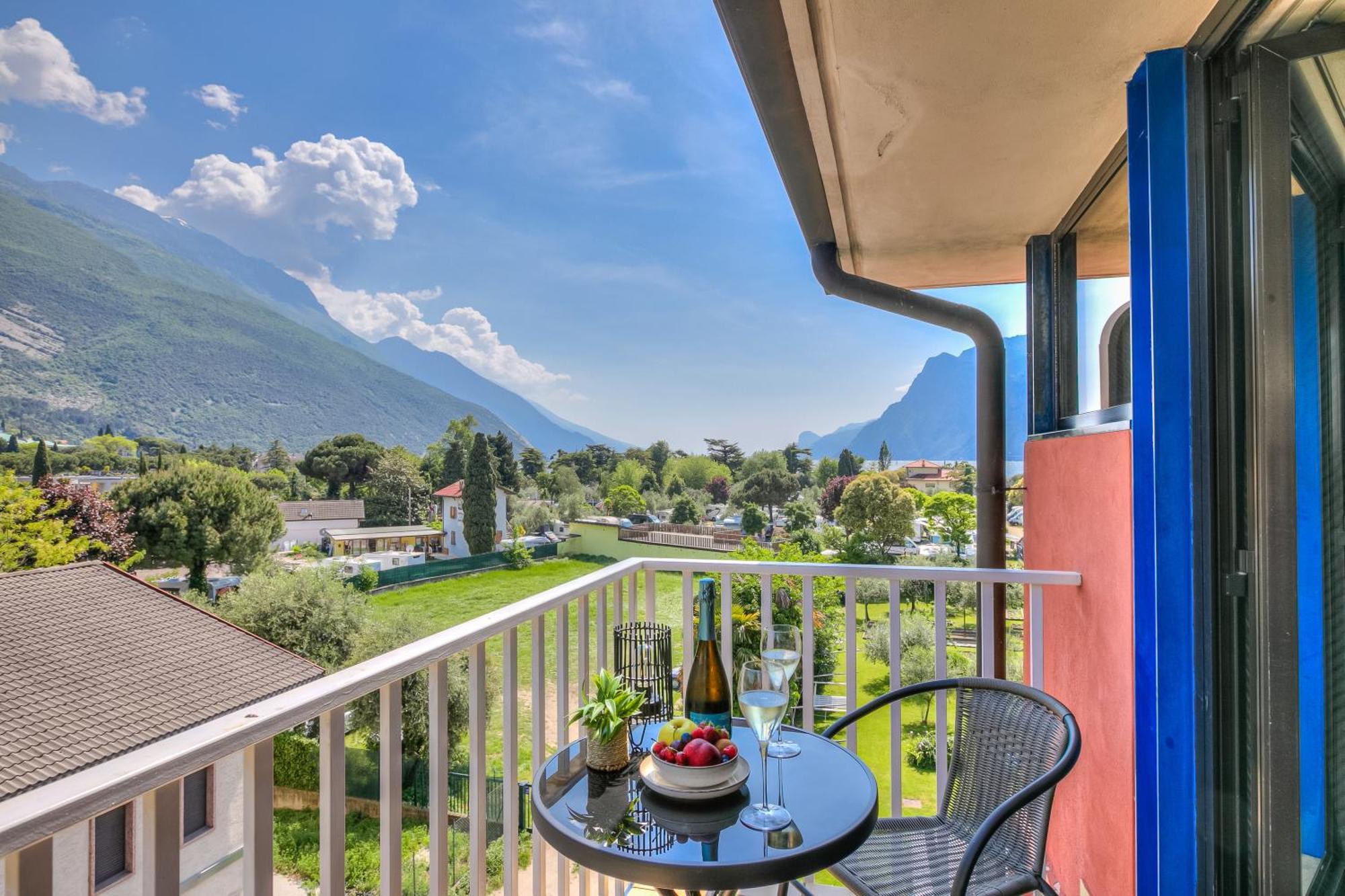 Bike Hotel Villa Maria Torbole Sul Garda Esterno foto