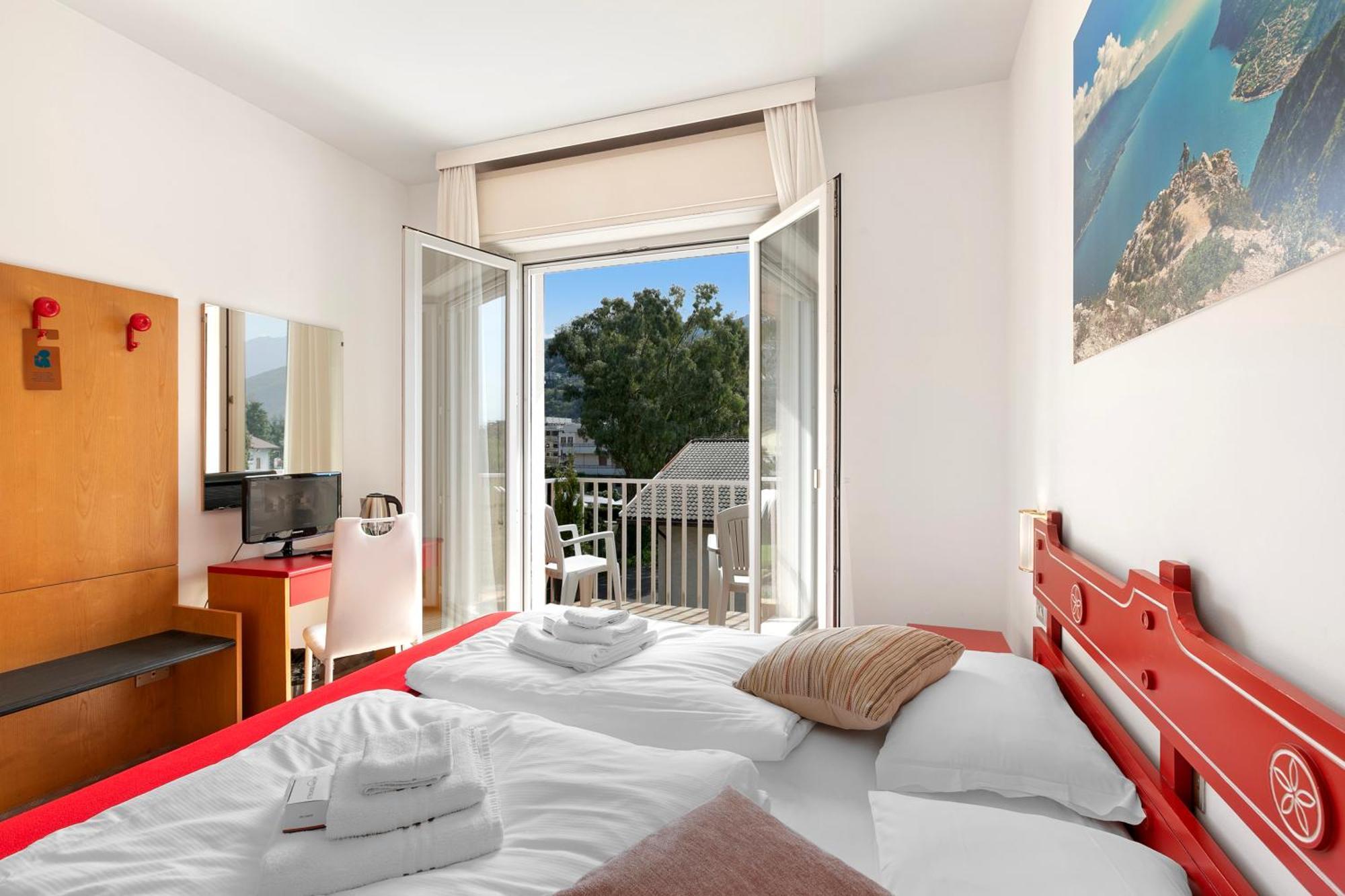 Bike Hotel Villa Maria Torbole Sul Garda Esterno foto