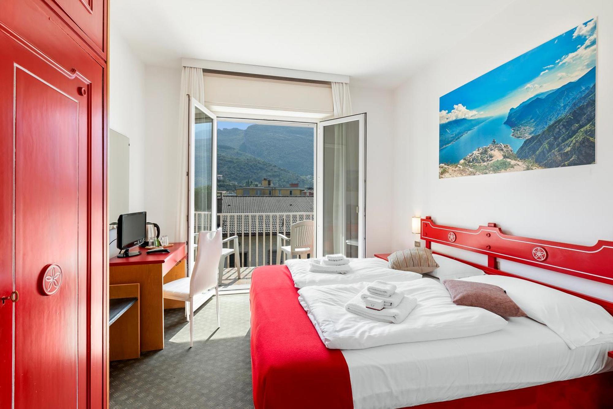 Bike Hotel Villa Maria Torbole Sul Garda Esterno foto