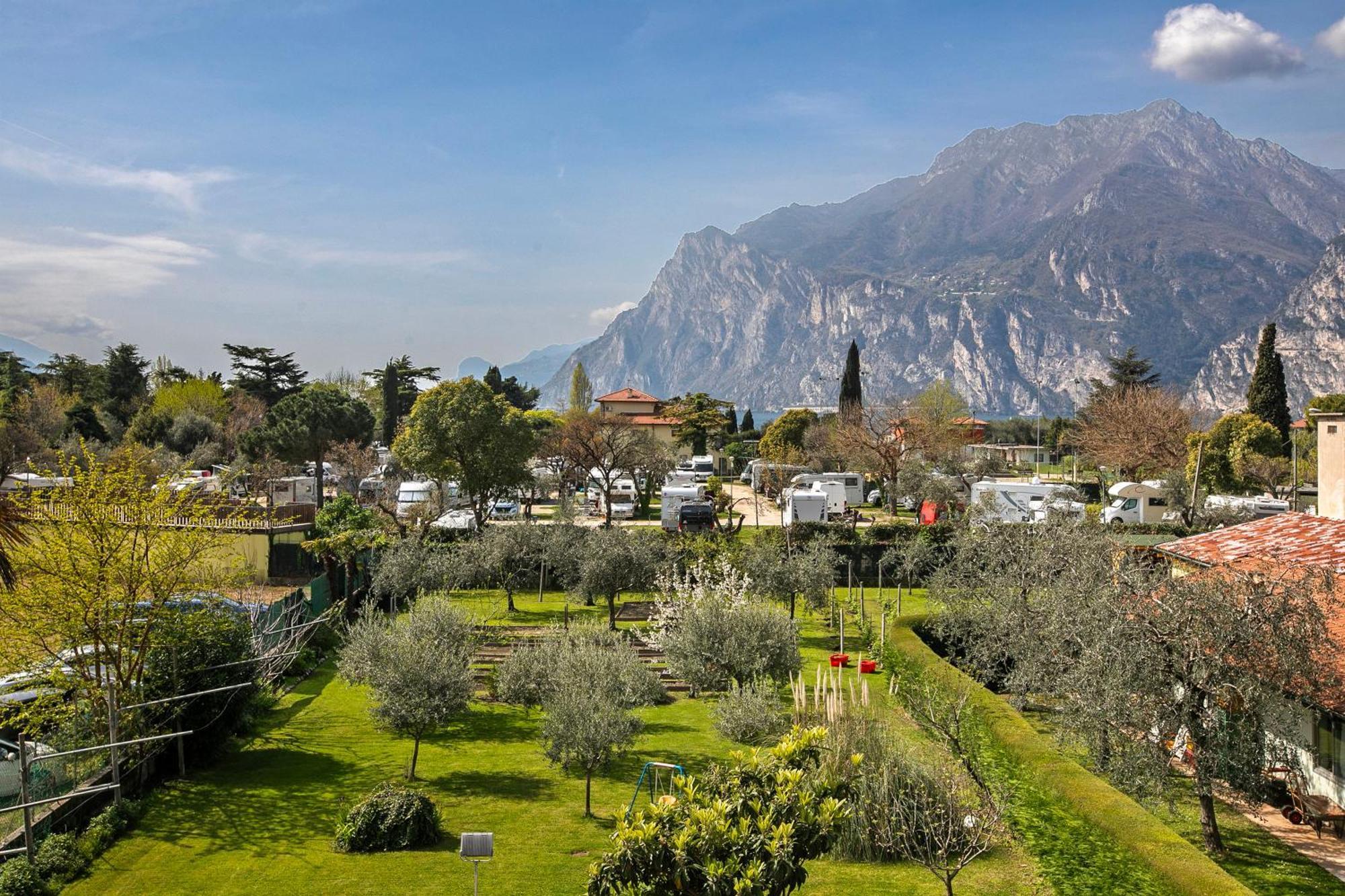 Bike Hotel Villa Maria Torbole Sul Garda Esterno foto
