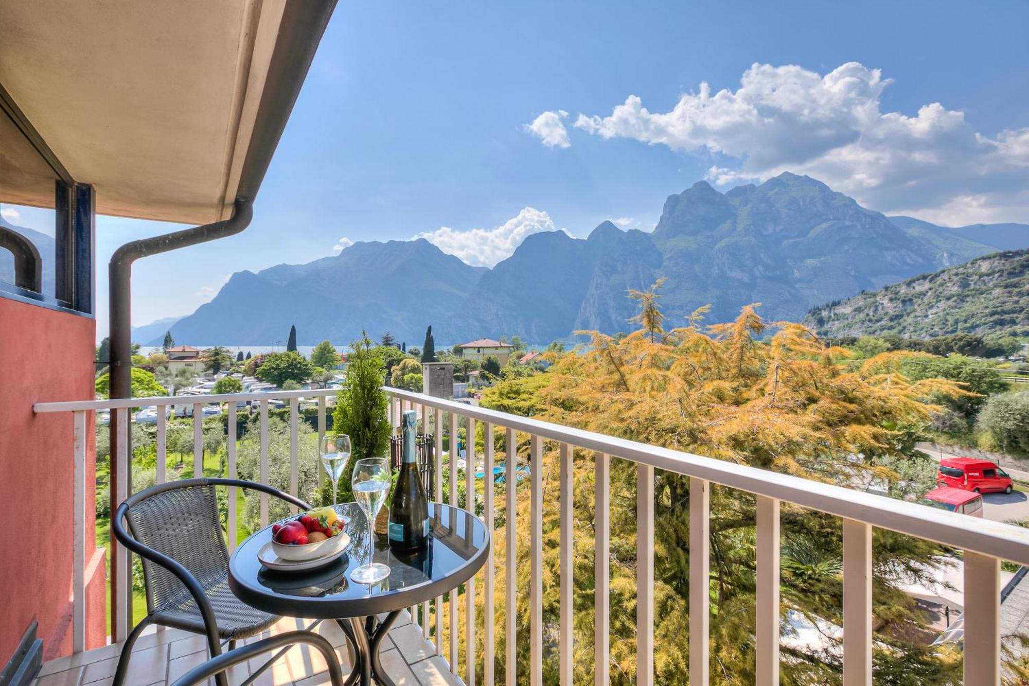 Bike Hotel Villa Maria Torbole Sul Garda Esterno foto